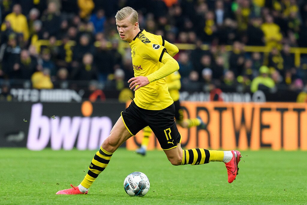 足坛年终大战淘汰赛实时赛况：圆神、魔笛谁能晋级下一轮？（年末足坛淘汰赛现场直击：圆神与魔笛谁将挺进下一轮？）