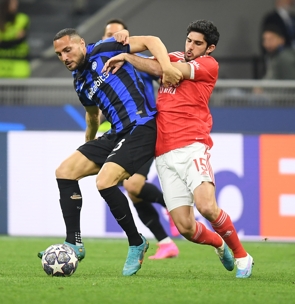 斯洛特上周五给球员放假？ 邮报：球员当天仍在基地训练（邮报：斯洛特称上周五给队员放假，球员实际仍在基地训练）