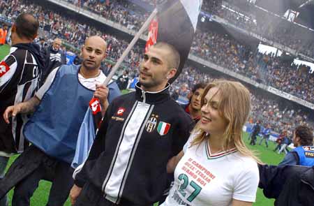 意甲第十四轮：萨索洛3-1逆转佛罗伦萨，紫百合陷入困境