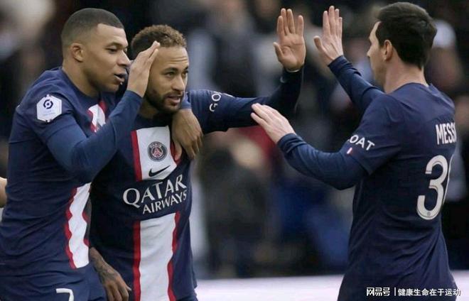 英联杯前瞻：曼城面临多线作战困扰，小蜜蜂曾赛季双杀蓝月（英联杯前瞻：曼城多线征战承压，小蜜蜂曾赛季双杀蓝月）