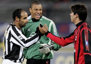 西蒙斯：在巴黎时，内马尔一直照顾我；英超就是世界第一联赛（西蒙斯：在巴黎期间内马尔对我照顾有加，英超堪称世界第一联赛）