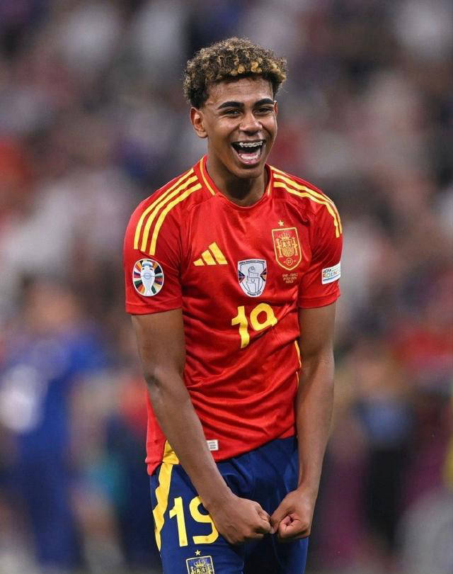 中国篮球历史新篇章！NBL合肥17分大胜CBA江苏队，易立满脸无奈