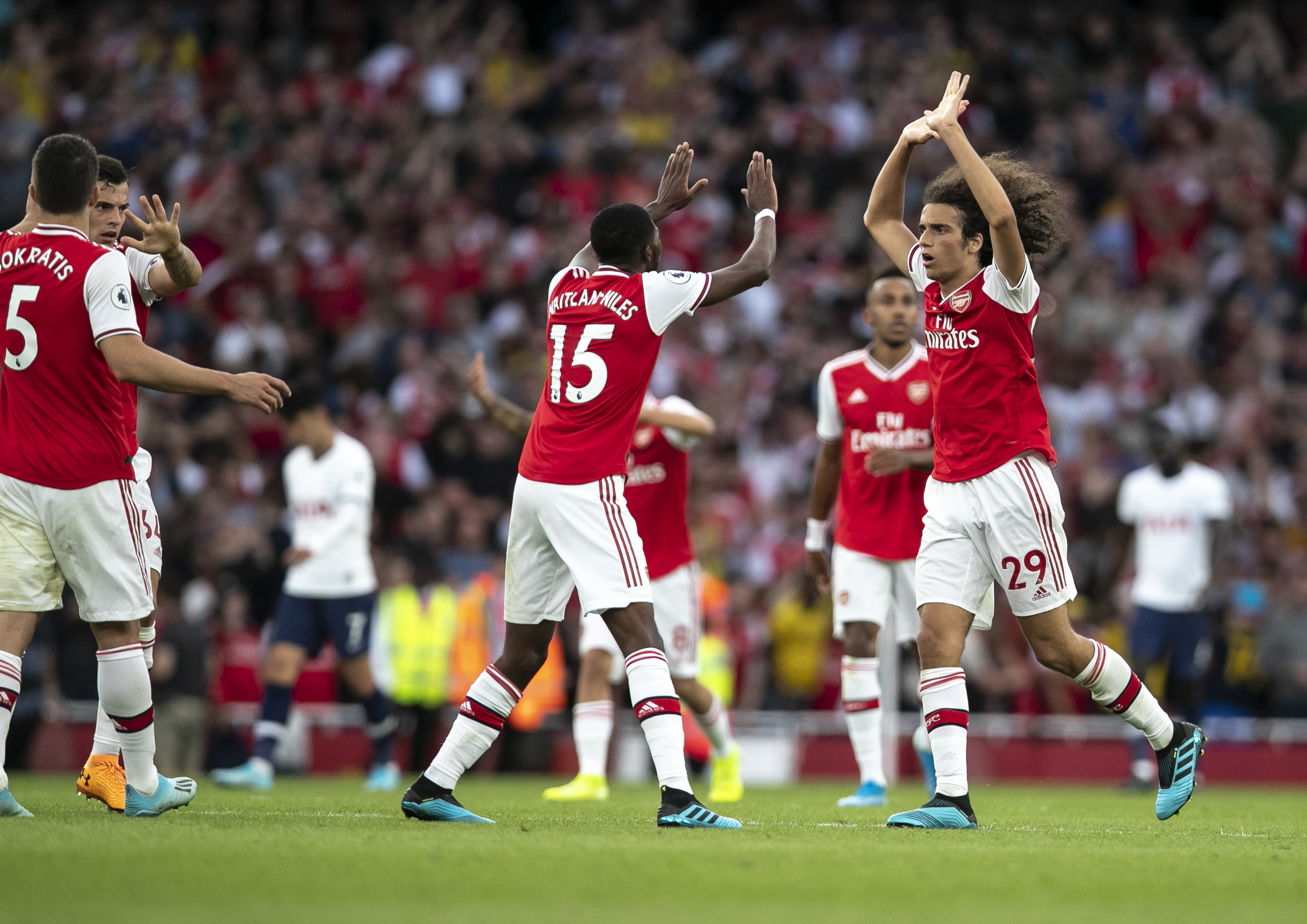 队长亲自上！拜仁“安排”凯恩说服格伊转会，国家队领导力是根本