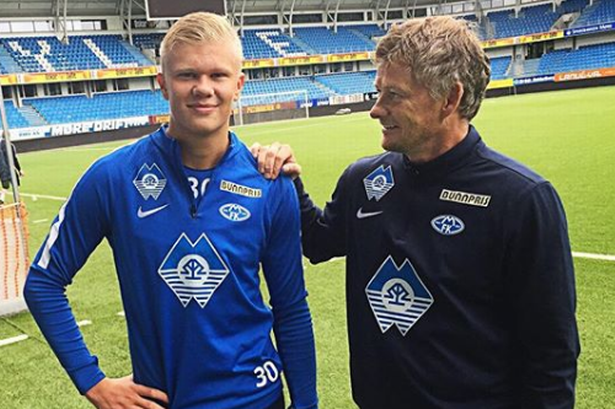 足球装备的科技革新解析（足球装备技术创新解读）