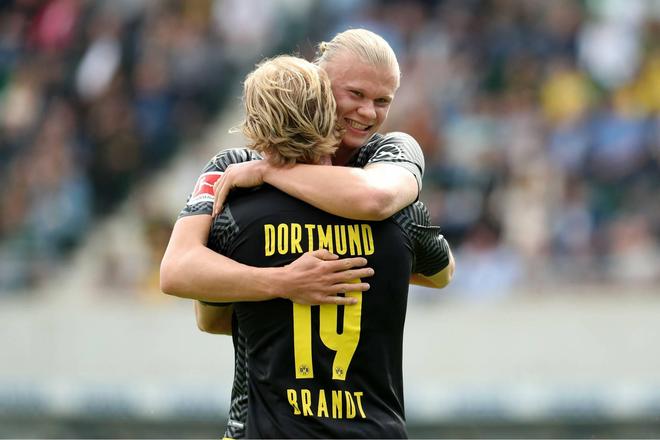 WTT总决赛：孙颖莎4-0横扫王艺迪，晋级八强