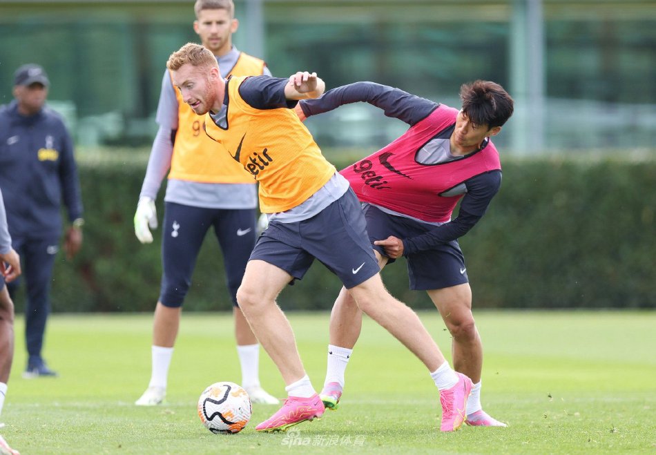 48支球队的世界杯，总感觉有点把大象装进冰箱里的意思。