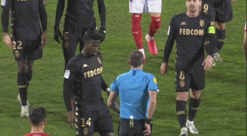 记者：梅西不考虑以球员身份回巴萨，若回归会是担任管理职务