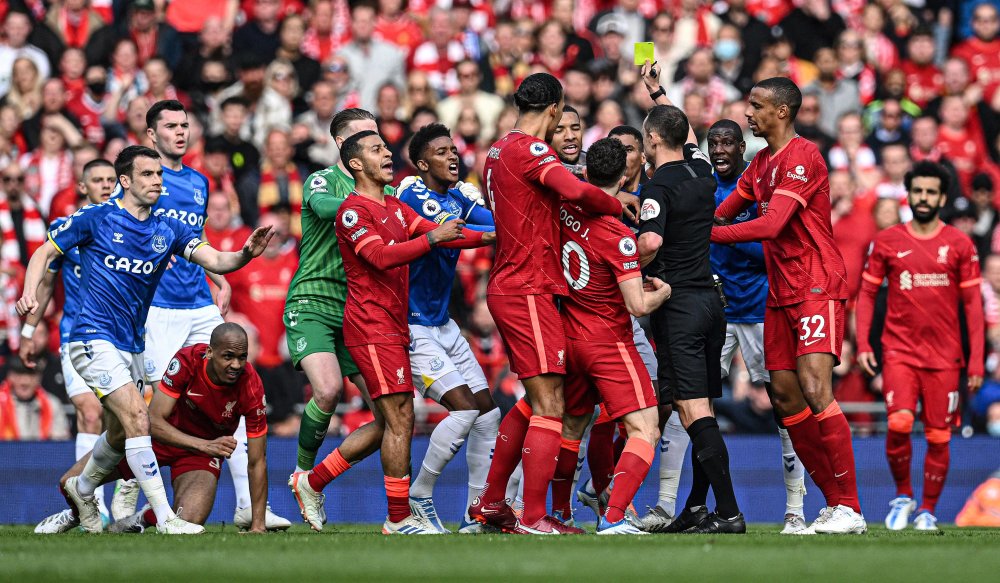 美媒预测本赛季入选全明星概率：里夫斯73%，詹姆斯69%