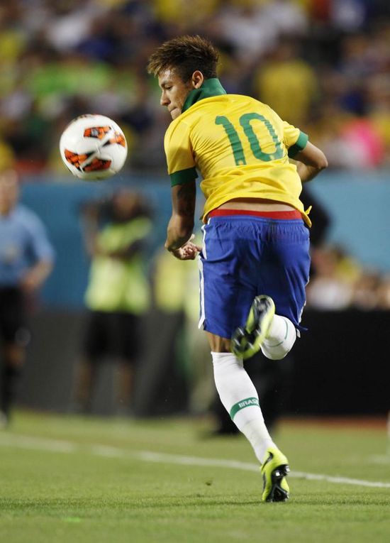 德比迎来关键胜利，米兰升至意甲积分榜第二