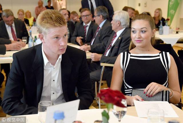 名宿：阿克利乌什须谨慎选下家，枪手巴黎多特都可能签他