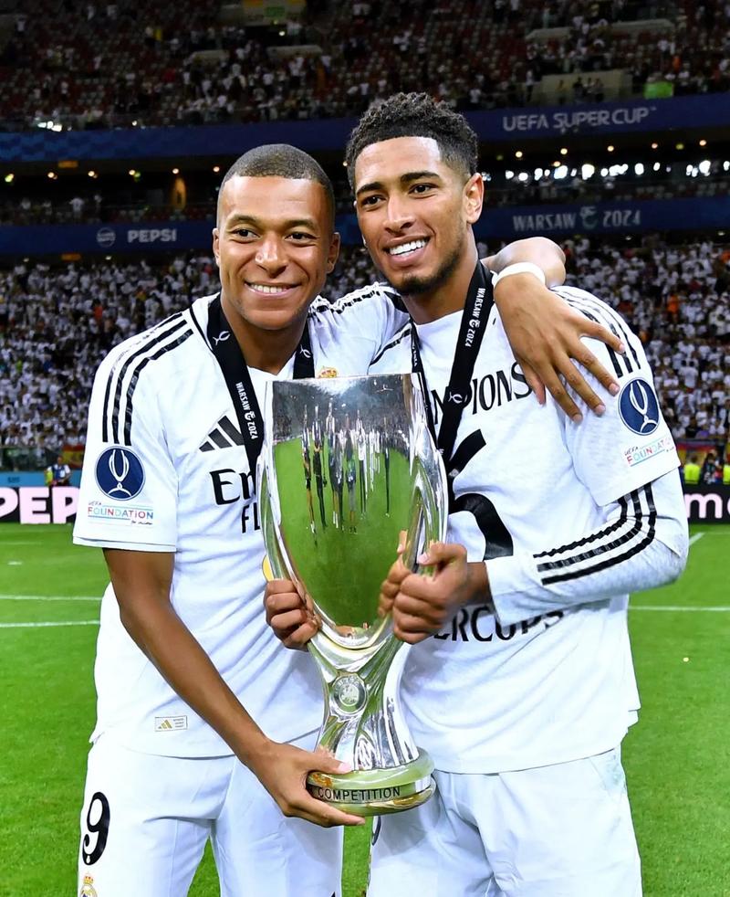 中国男篮关键时刻连丢3篮板，连续追分最后功亏一篑